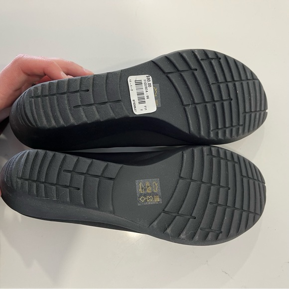 BNWT Locale black wedge shoe - Picture 4 of 5